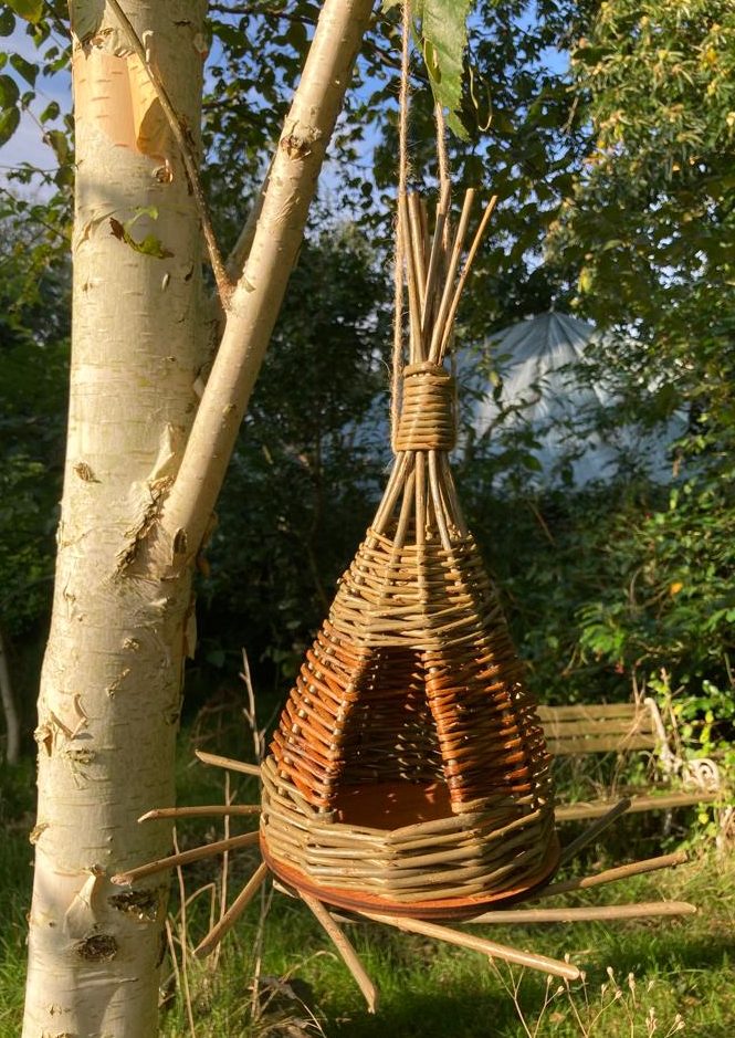 Willow bird house feeder